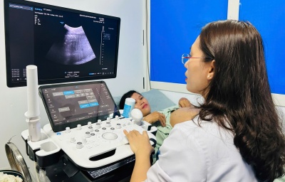 Bác sĩ Bệnh viện Sản – Nhi tỉnh kịp thời phát hiện và chuyển viện thai phụ cấp cứu từ Lý Sơn vào đất liền